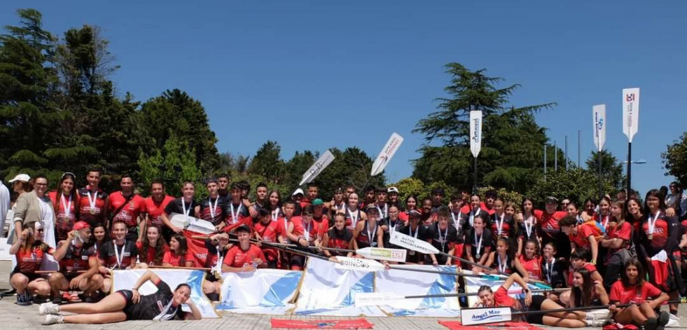 Cabo de Cruz lidera la armada arousana en el Campeonato de España de bateles de A Pobra