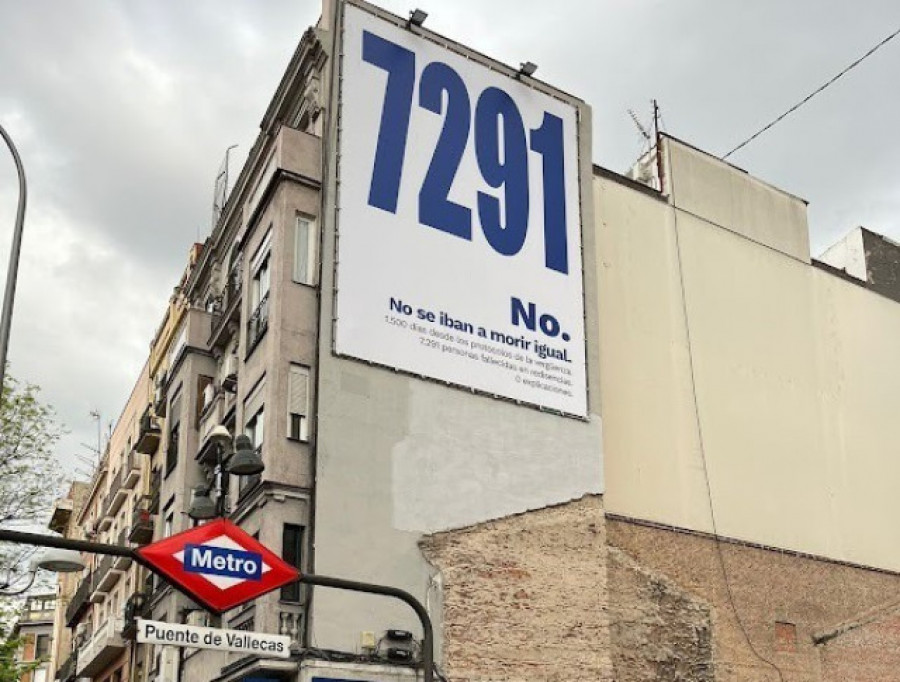 Más Madrid cuelga lonas con el número de fallecidos en residencias en la primera ola