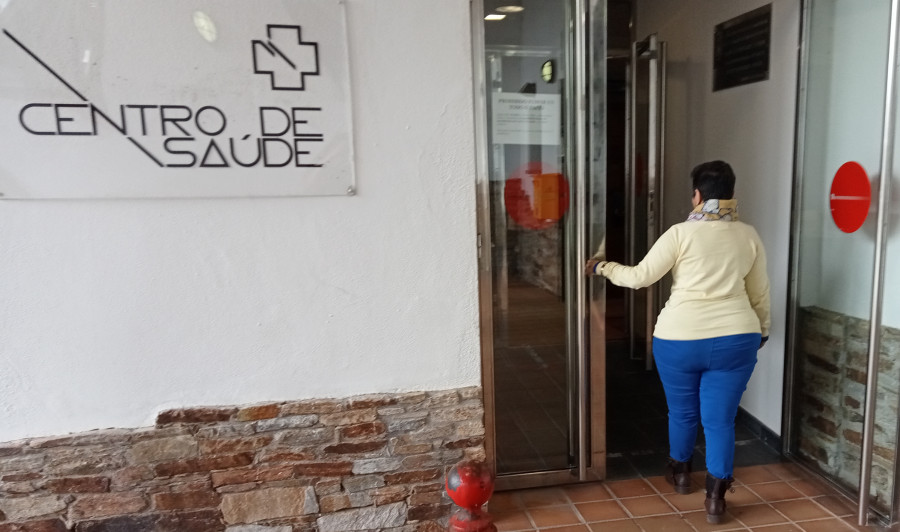 La crítica situación por falta de médicos del centro de salud de Ribeira llega a los tres consultorios periféricos