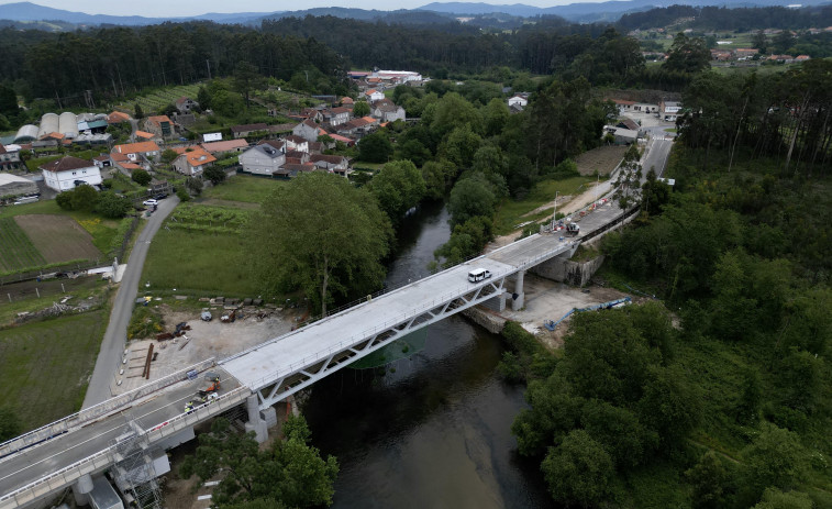 La Xunta espera poder abrir al tráfico el nuevo puente de Pontearnelas en junio