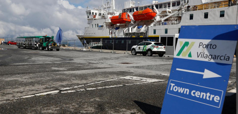 El Puerto de Vilagarcía recibe al National Geographic, el primero de los dos cruceros del fin de semana