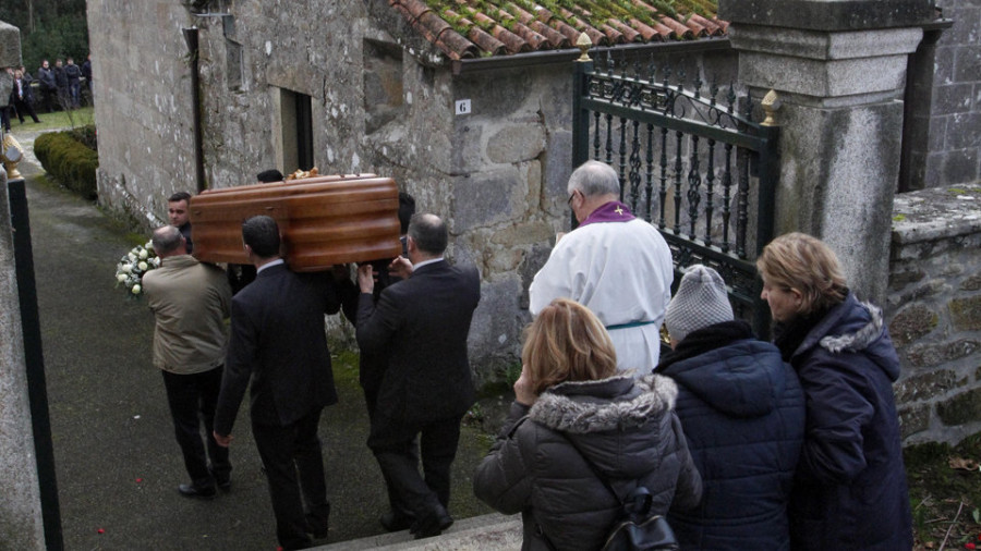 El Pleno de Catoira decreta tres días de luto en homenaje al concejal Eduardo Touriño