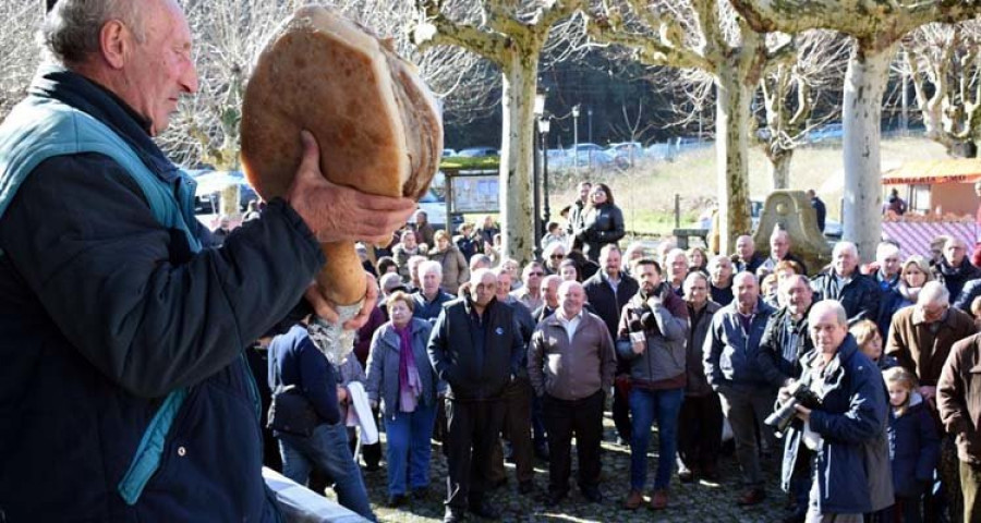 A senlleira procesión dos lacóns de Vilar conseguiu recadar 402 euros para a parroquia