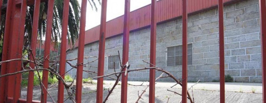 La firma Tomás Guillén retira toda la maquinaria de Alfageme de Vilaxoán