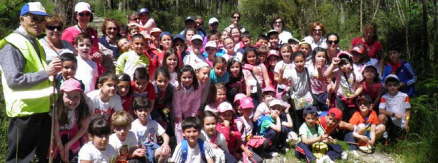RIVEIRA-Sesenta niños de la catequesis cerraron el curso con una fiesta en San Roque