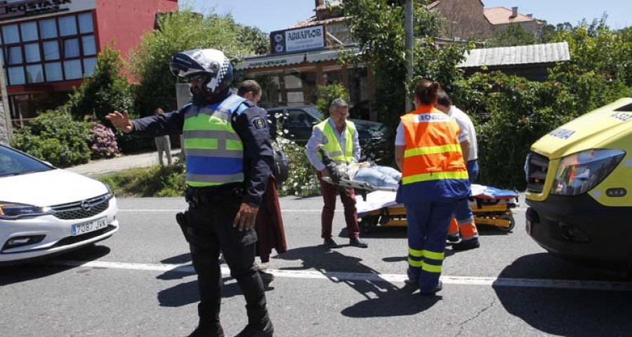 Dos personas resultan heridas en sendos accidentes de moto en Vilanova de Arousa y A Illa