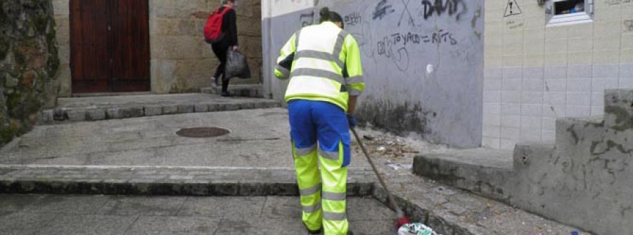 RIVEIRA-Residentes de la Praza de Teruel  y su entorno denuncian destrozos en las fachadas de sus viviendas