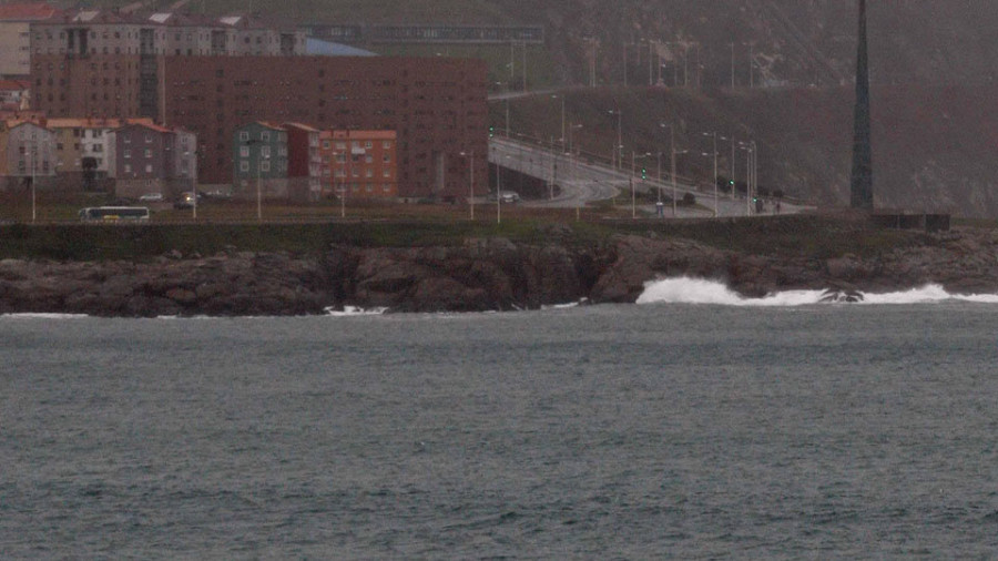 La Xunta activa la alerta naranja  por temporal costero en A Coruña y Lugo, y por vientos en A Mariña