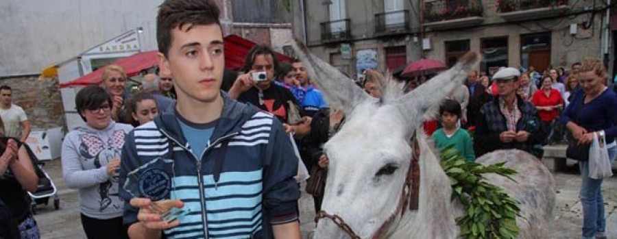 “Facundo” y Marcos Ferro revalidan el título en la carrera de burros de Pontecesures