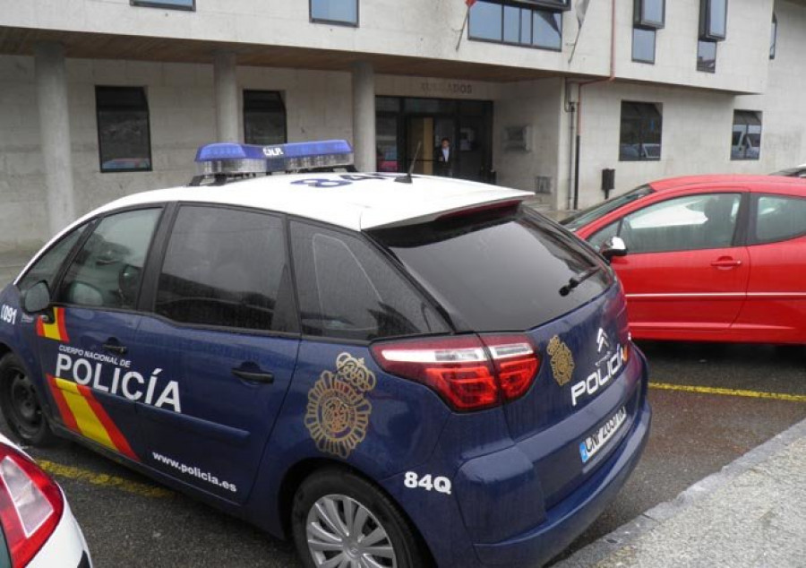 El juez manda a prisión a Adrián "Carallán" al que se detuvo in fraganti robando en el restaurante del mercado de Ribeira