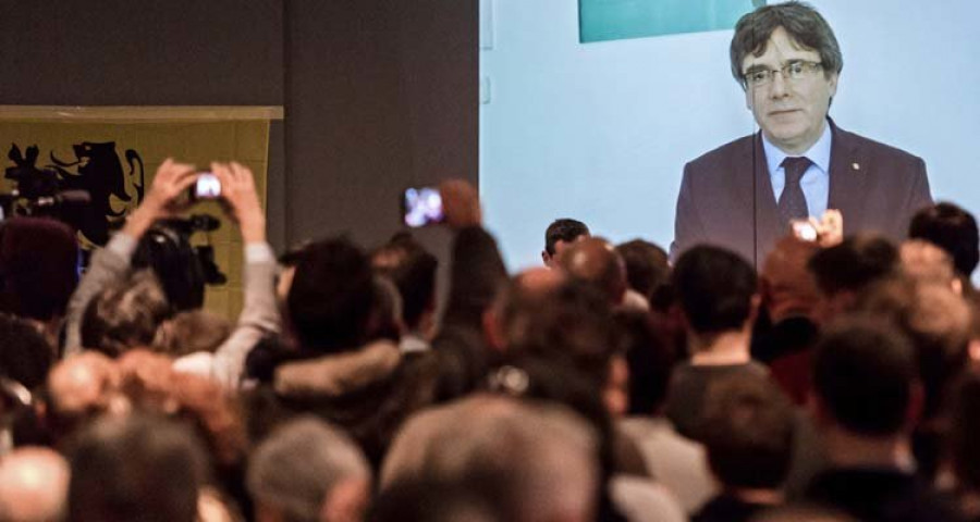 Puigdemont se presenta como el único candidato posible tras el aplazamiento