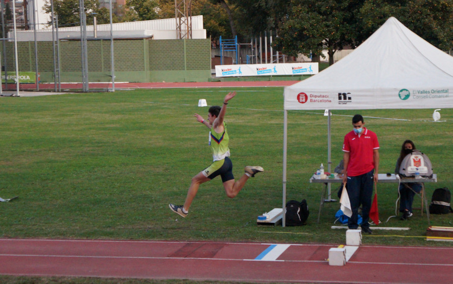 Xoel Otero salta 13 metros en Triple y acaba octavo en el Nacional Cadete