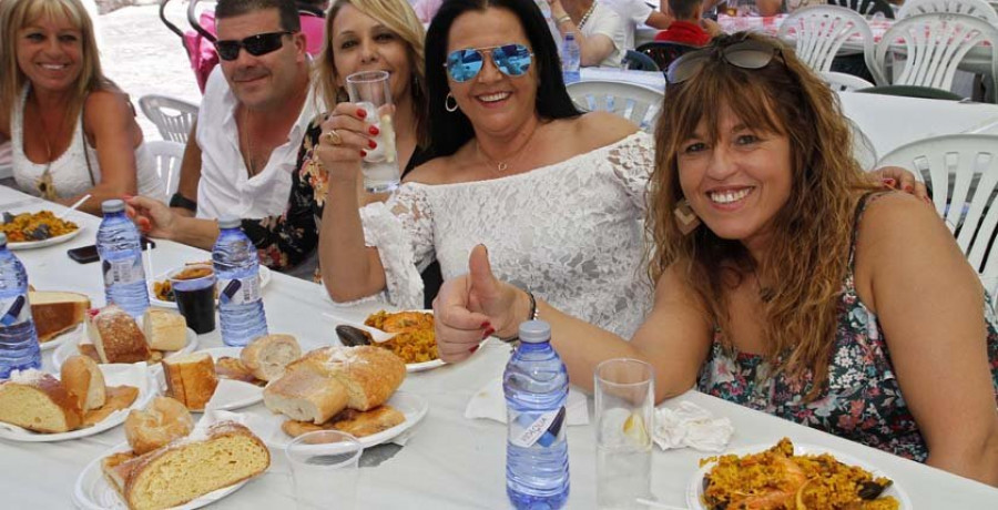 La Festa da Paella de Vista Real vuelve a triunfar y agota antes de tiempo las 600 raciones previstas