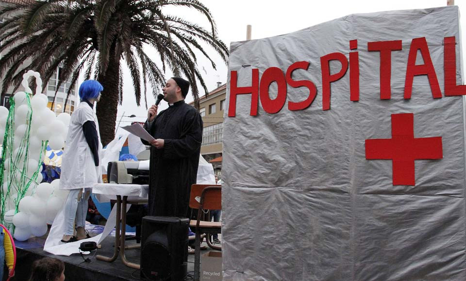 Cambados quema una Sardina reivindicativa frente las listas de espera sanitarias