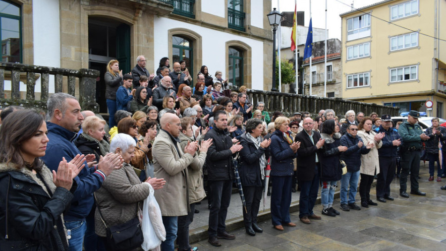 El pueblo de Rianxo se suma a la familia del joven Alberto Chaves que está “rota de dolor”