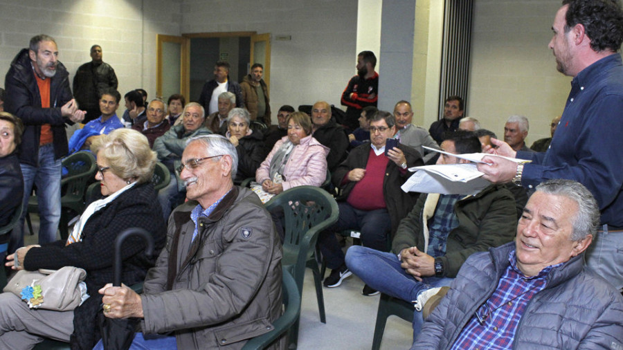 La asamblea bloquea con una polémica votación la candidatura 
de Vázquez