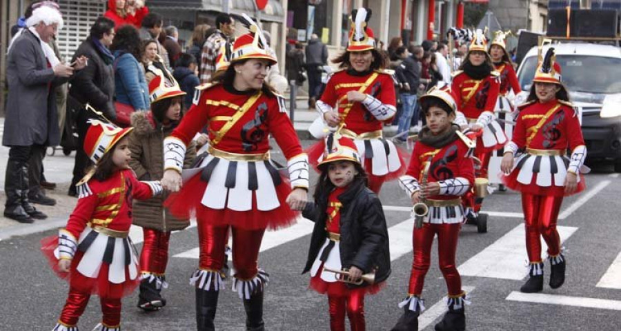 Cambados logró evitar la lluvia en el desfile de carrozas con un cambio de horario