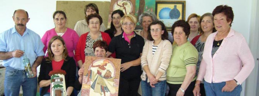 RIBADUMIA-Servizos Sociais pone en marcha talleres para socializar a la población femenina