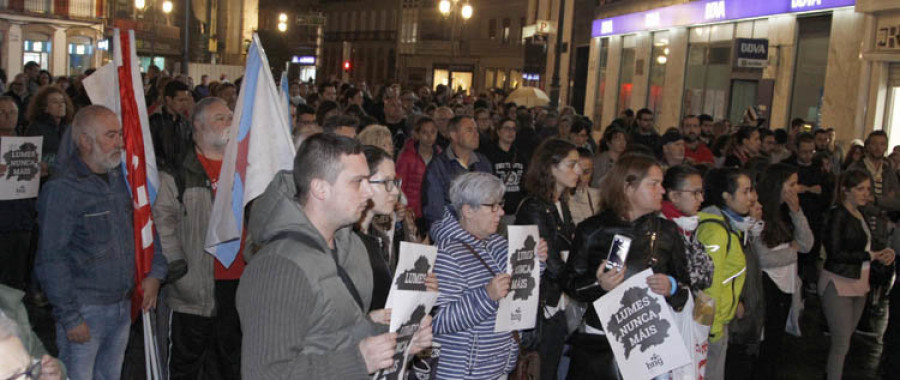 Reportaje | Arousa grita “Lumes Nunca Máis” y demanda apoyo a los árboles autóctonos