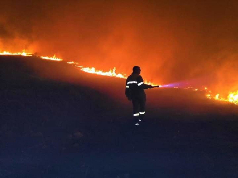 El incendio forestal que afecta desde ayer a Rianxo y Dodro lleva ya calcinadas más de 200 hectáreas