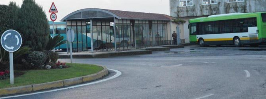 RIVEIRA-Ruiz plantea reformar la estación de buses por la demora en los permisos para hacer los apeaderos