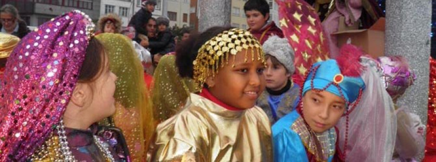 Las cabalgatas de Reyes Magos, que llegarán por el mar, repartirán 3.800 kilos de caramelos