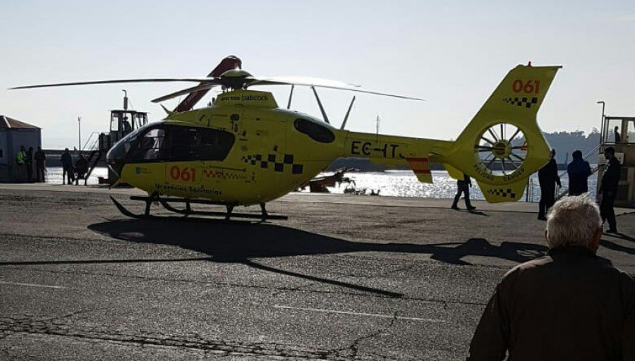 Evacúan en helicóptero a un hospital de A Coruña a un bebé que sufrió quemaduras en A Pobra