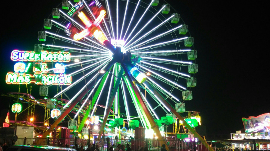 Los feriantes de atracciones de Ribeira se sienten “engañados” al no poder instalarse ya en julio