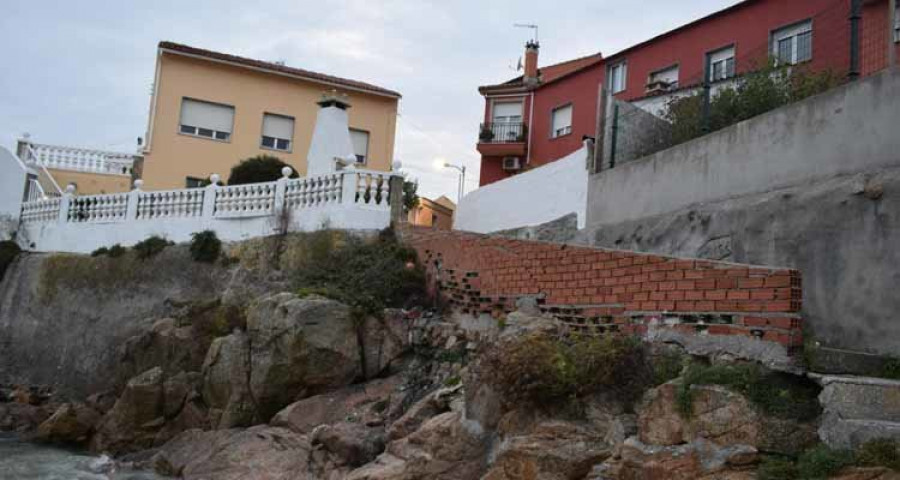 La obra de la EDAR no evita problemas de reboses y vertidos en Os Mosqueiros