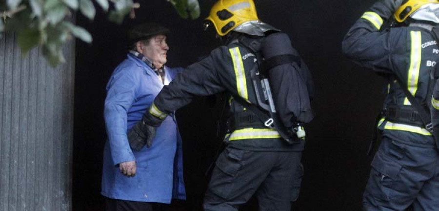 El incendio de una estufa provoca daños de consideración en una casa de A Modia