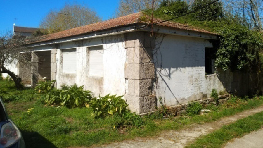 La Xunta licita el derribo de las ruinosas casas del Magariños para ampliar el patio escolar