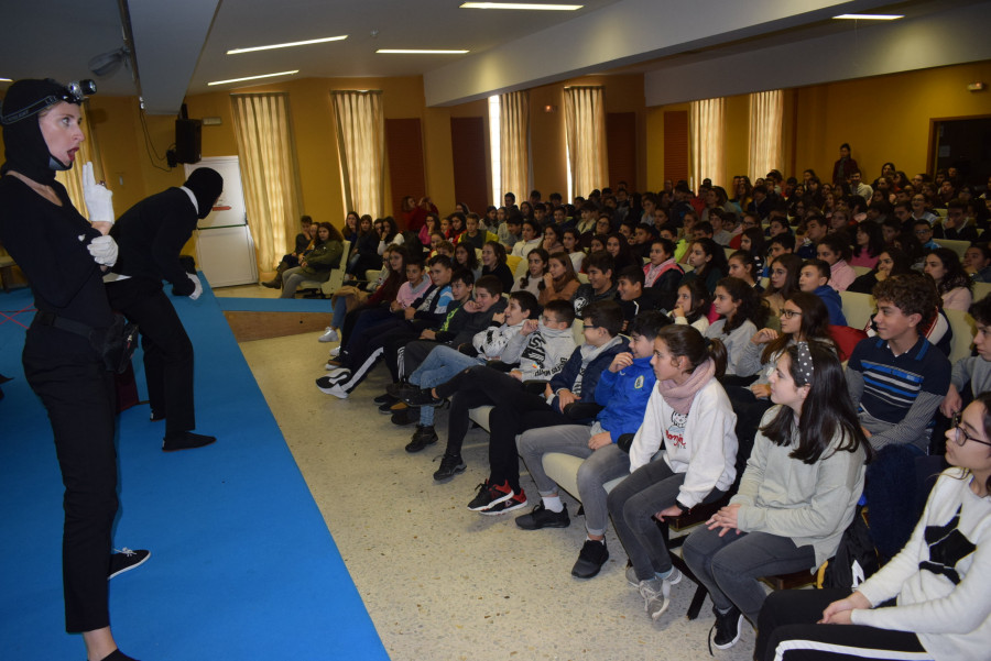 Alumnos del Galaxia y Bayón aprenden inglés con obras de teatro en la lengua de Shakespeare