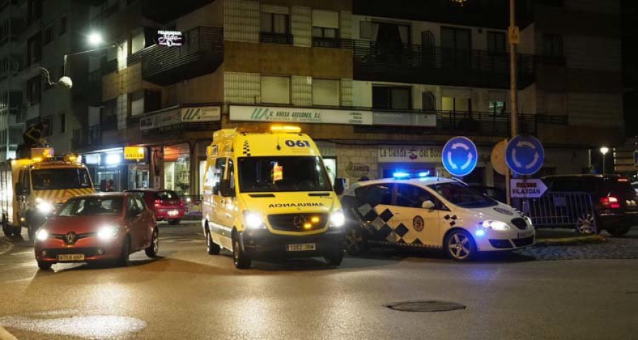 Herido grave un ciclista tras ser arrollado por un coche en la rotonda de O Ramal