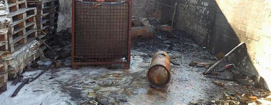 Localizan un tanque con amoniaco que tiene una fuga que podría causar una nube tóxica