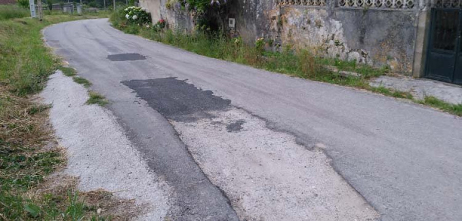 Un bache en Reiriz tan famoso como su delincuente habitual