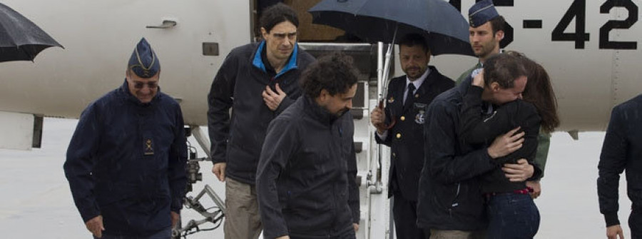 Llegan a Torrejón los tres periodistas españoles liberados el sábado en Siria
