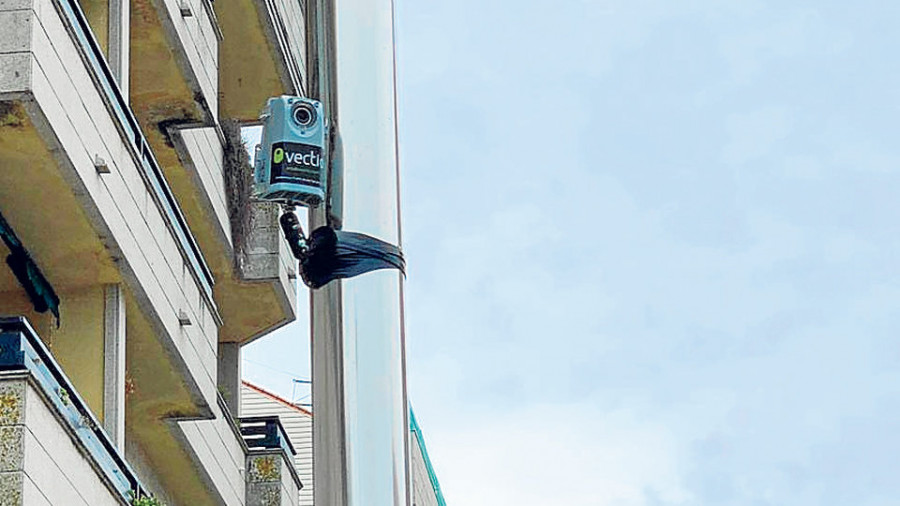 Colocan sin permiso en la calle en Dena una cámara para un estudio de mercado