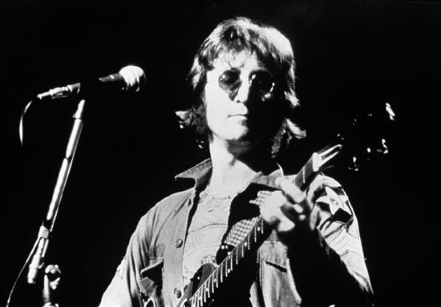 Venden piezas de una de las guitarras favoritas de Lennon por 27.700 euros