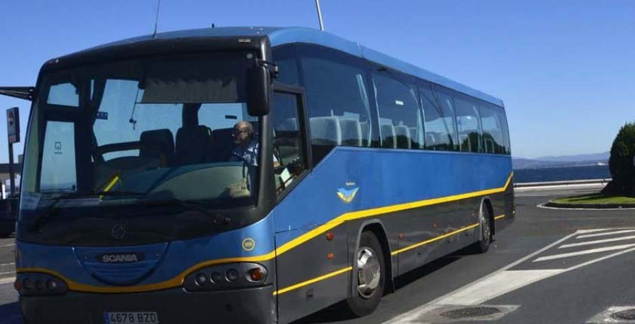 Ribeira pone en marcha su plan de transporte con viajes a un euro dentro del municipio