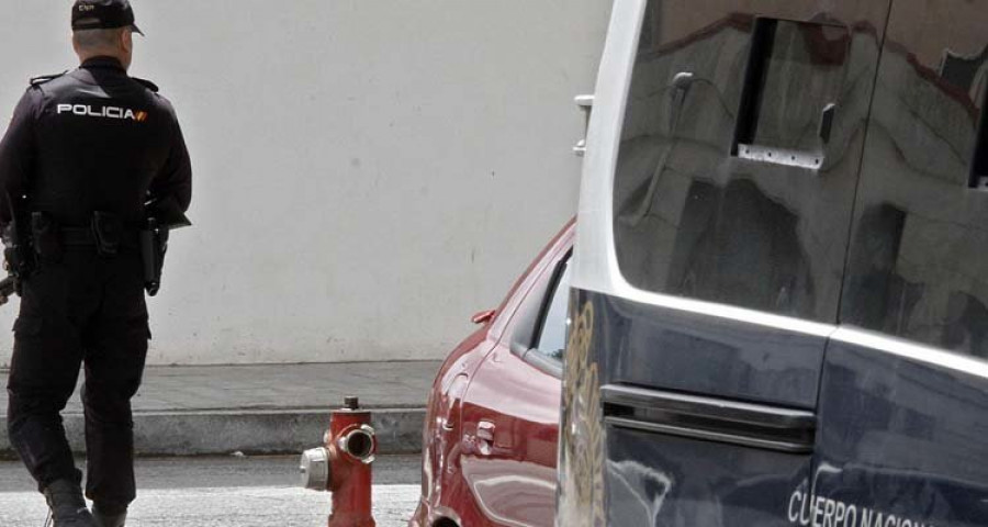 Detenido por estafar 950 euros a un vecino de Sanxenxo y a otras 10 personas en Marín y Vigo