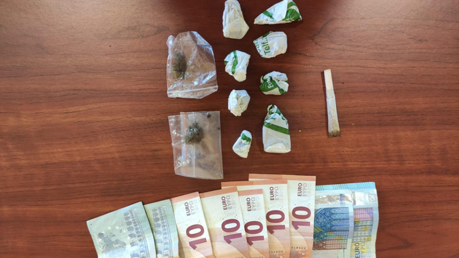 La Guardia Civil requisa a un vecino de Boiro diez bolsitas con cerca de 20 gramos de hachís y 100 euros