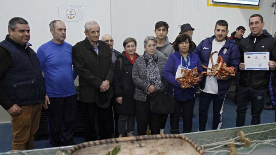Las centollas más grandes se cotizan en O Grove con un fin solidario