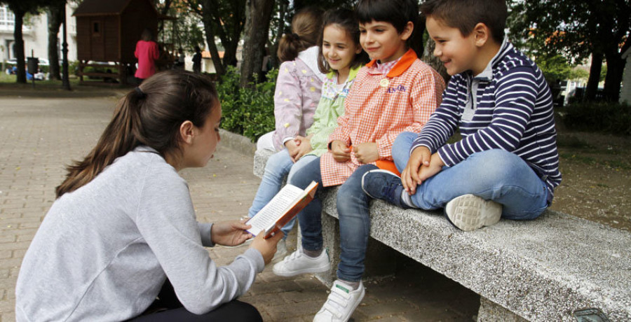 Alumnos del IES A Basella se convierten en “padriños lectores” de pequeños escolares