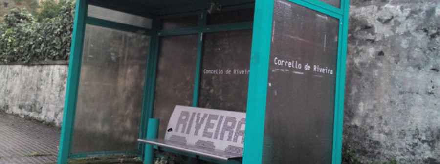 RIVEIRA - Piden que se recuperen en Deán Grande las paradas del autobús del colegio de Palmeira