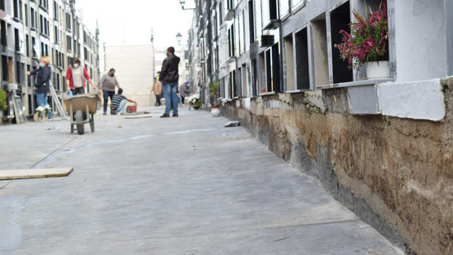 Presentan denuncia urbanística por unas obras en una calle del cementerio de Carreira y Aguiño