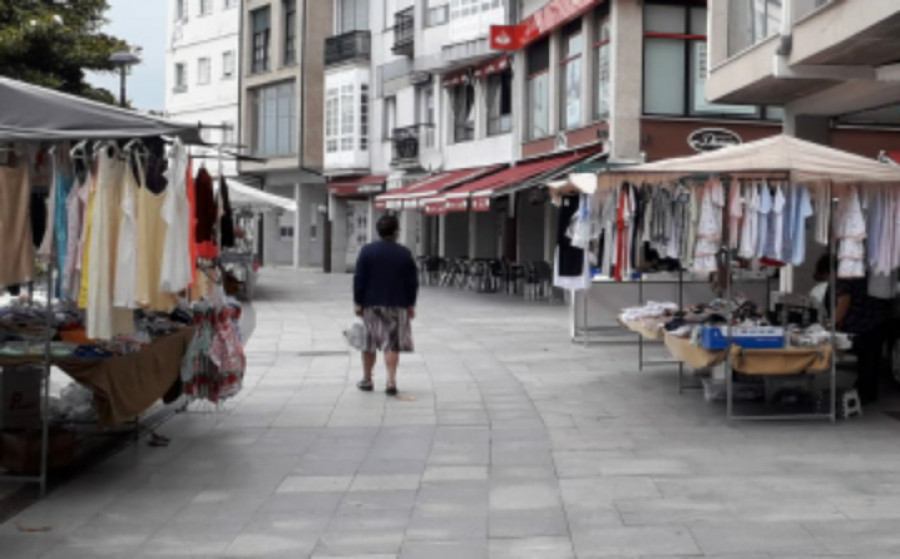 Ribeira y Boiro seguirán todavía sin puestos de textil y calzado en sus mercadillos y A Pobra lo estudia