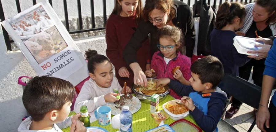 La ANPA de Carril se plantea una “huelga de comedor” para frenar el doble turno