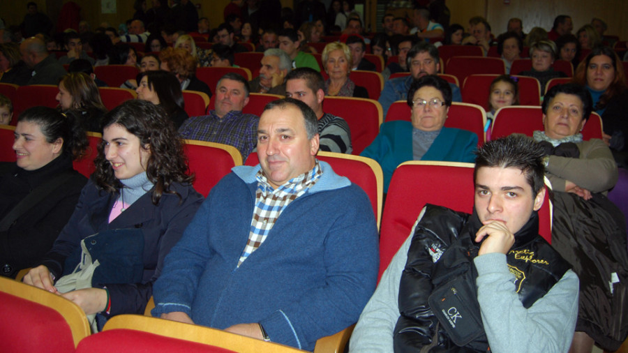 “Cantares” lleva al Auditorio de Valga un recorrido por la música tradicional del Camiño Portugués