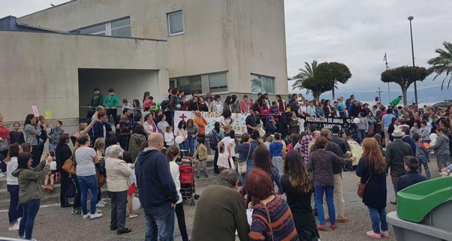 Unos 200 vecinos claman por una “sanidade de calidade” en Sanxenxo