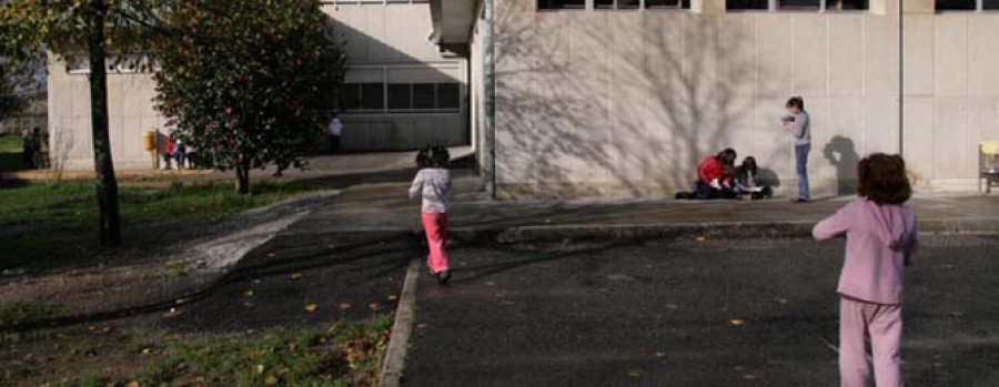 CAMBADOS - El Concello defiende el mantenimiento del CEIP Castrelo tras las críticas del BNG